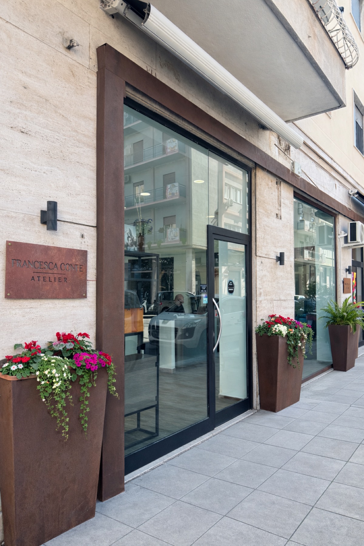 Esterno diurno dell'atelier in Via Nunzio Morello